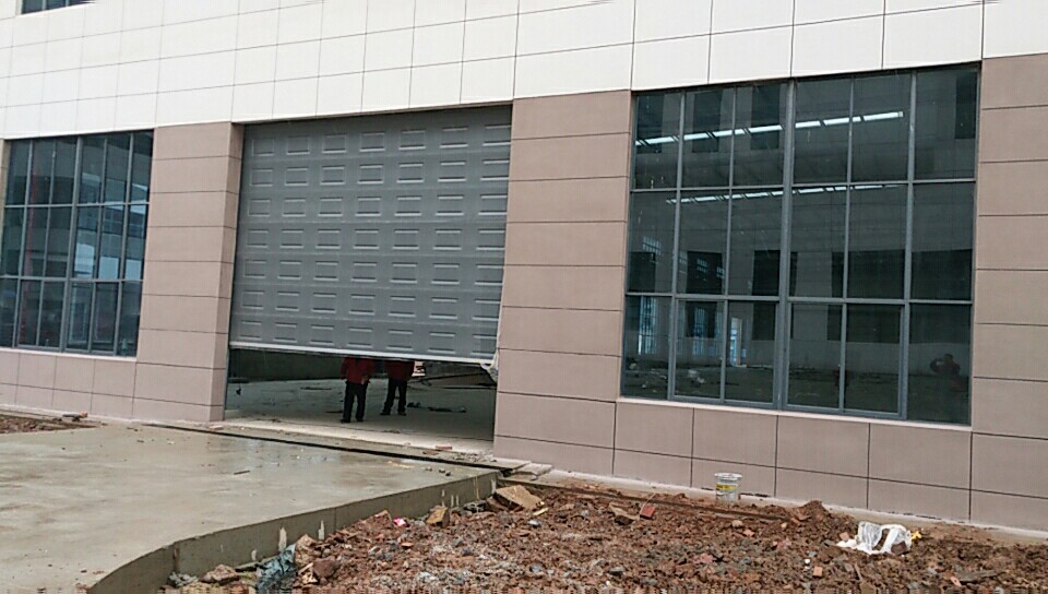 垂直提升門(mén)